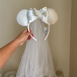Disney Bride - White Minnie Mouse Ears with Veil